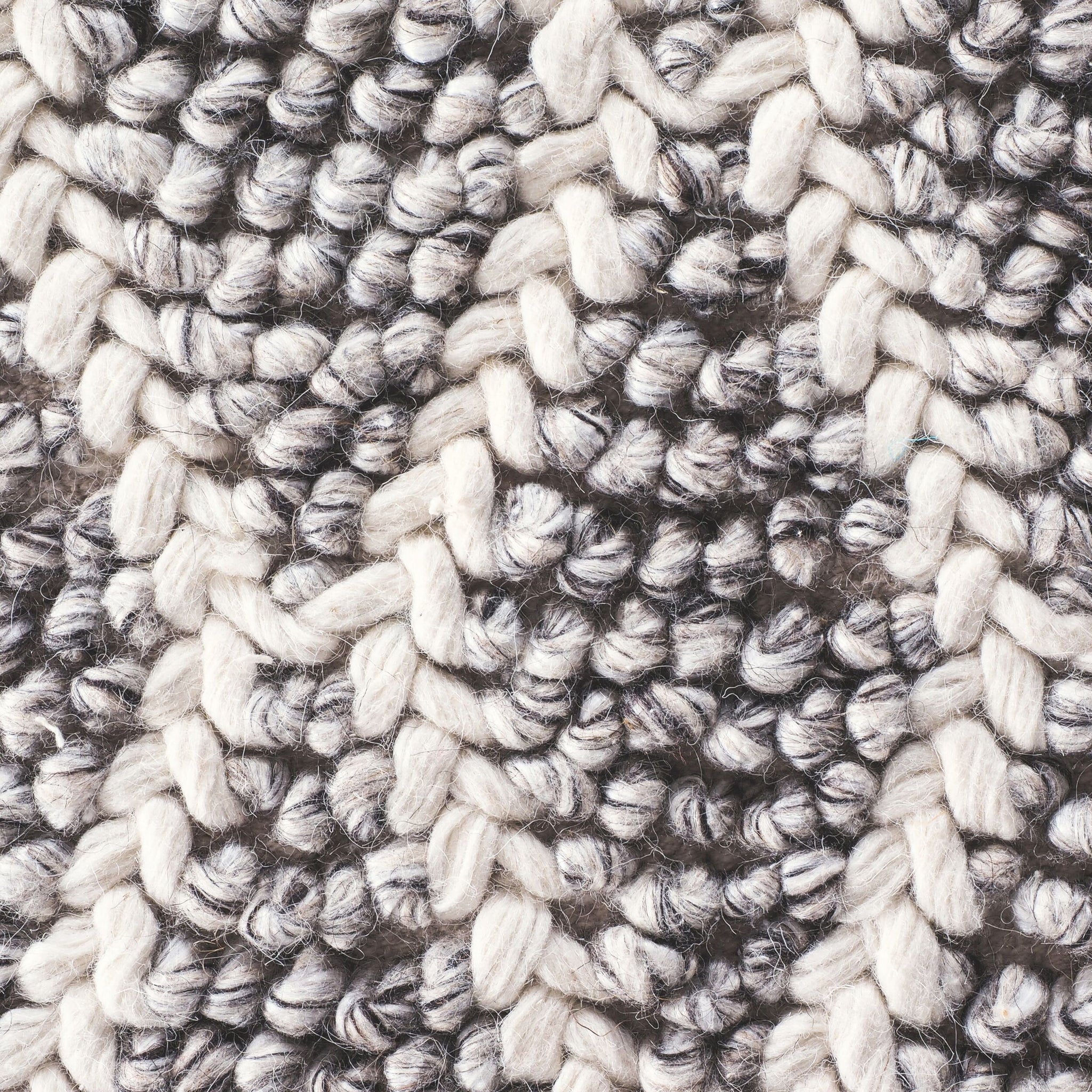 Braided Diamond Hand Woven Grey & Cream Wool Rug 400x300 cm